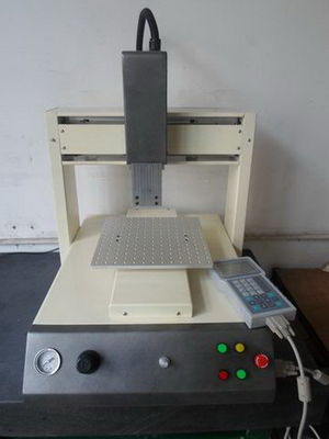 Robot de bureau automatique automatique de Dispenising de résine de VS-400 400*400cm 3 Axi