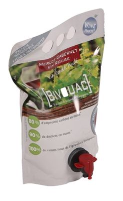 Le sac debout de bavoir de poche de vin d'individu dans la boîte, tiennent les sachets en matière plastique pour des liquides